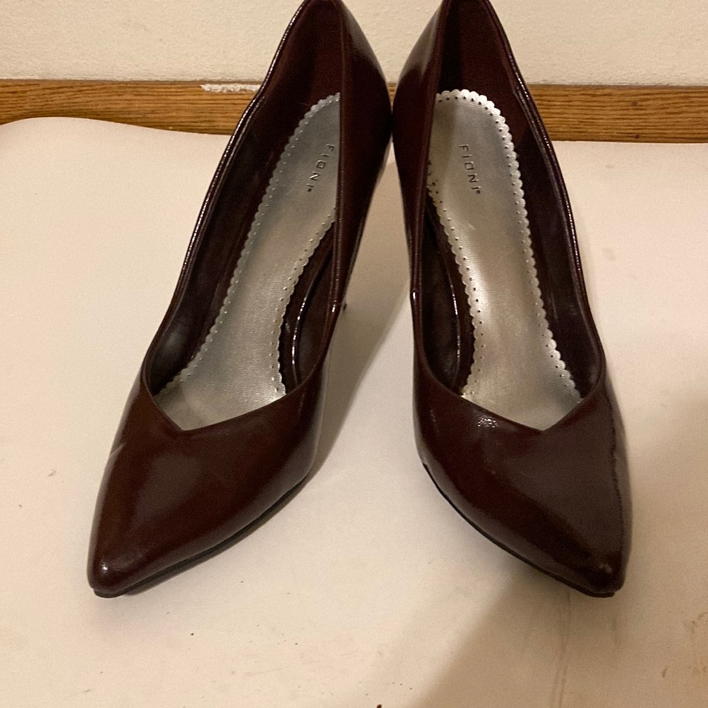 Fioni Burgundy Pumps, Size 10
